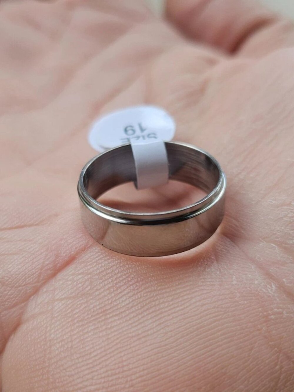 Fashion Ring Band Silver Tone Fashion Finger Jewelry Stainless Steel Size 8.5 - Picture 2 of 10